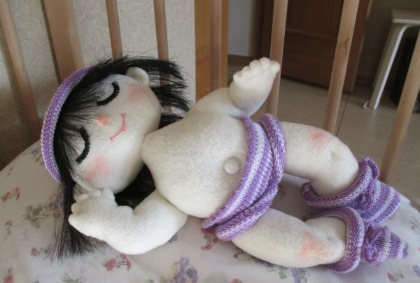 Anak patung bayi tidur