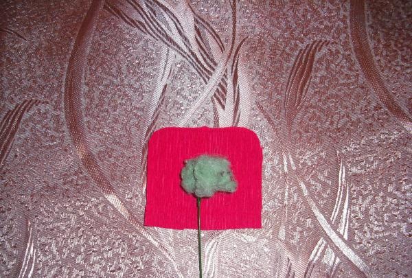 Trandafir luxuriant de hârtie ondulată