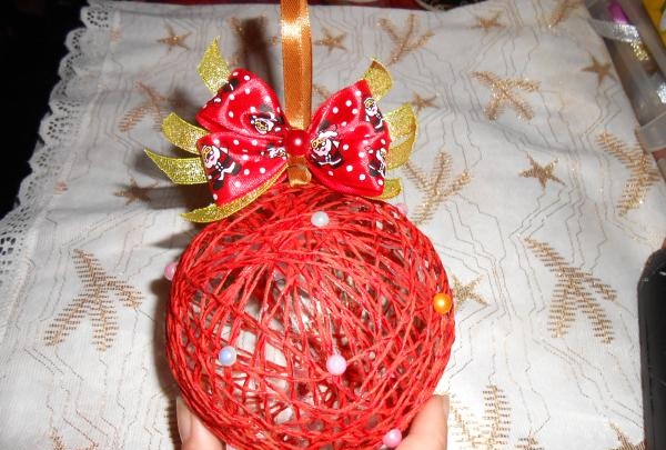 Ball of thread Christmas tree decoration