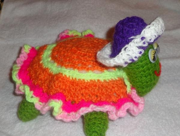 Плетена костенурка-играчка