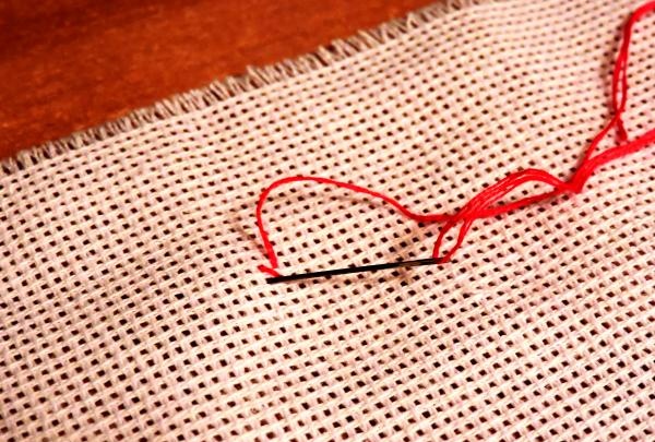 Mag-cross stitch heart