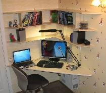 DIY-tietokonepöytä