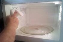 Bagaimana dengan cepat membersihkan microwave