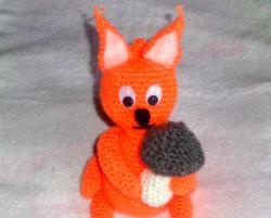 Jucărie tricotată „Veveriță”