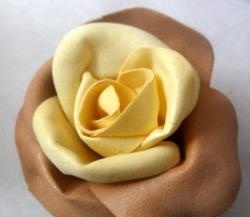 Cách làm hoa hồng từ foamiran