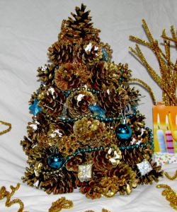 المخاريط شجرة عيد الميلاد