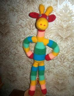How to make a charming rainbow giraffe for a child?