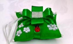 We sew a green pillow for wedding rings