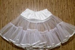 We naaien een petticoat voor een rok van een gesneden 