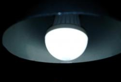 Demontage und Reparatur der LED-Lampe