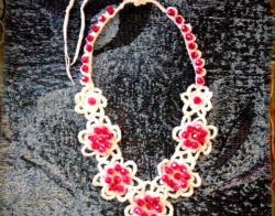 Knitted necklace 