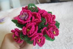 Dość mały fiolet z koralików