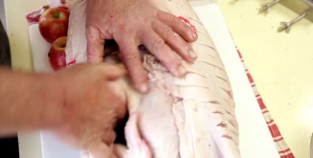 Comment faire rôtir un cochon entier à la broche