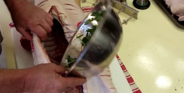 Как да се пече цяло прасе на шиш