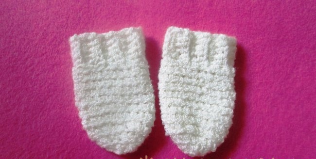 Háčkované rukavice pro kojence