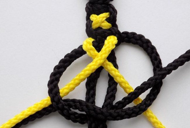 Bagaimana untuk menenun gelang X dari tali