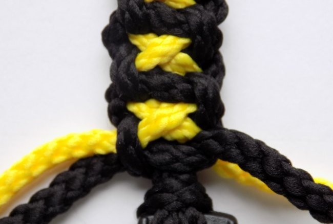 Bagaimana untuk menenun gelang X dari tali