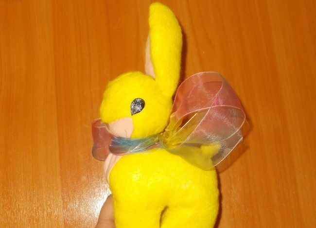 Peluche coniglio giallo fai-da-te