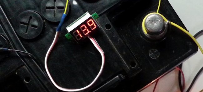 Jak naładować akumulator samochodowy za pomocą zasilacza do laptopa