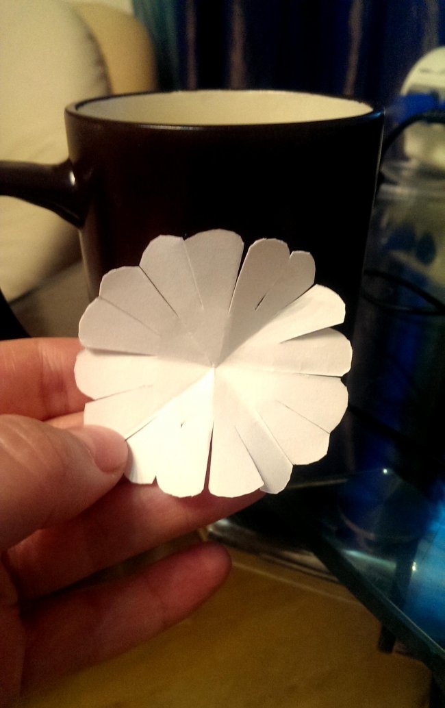 Wolumetryczny papierowy kwiat