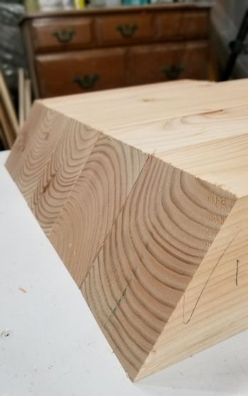 Wir fertigen einen Marmorbeton-Tisch aus gebranntem Holz