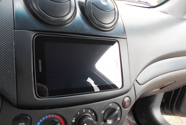 Installare un tablet in un'auto