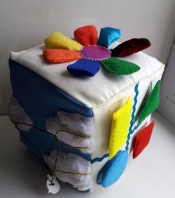Как да шиете кубче за развитие за бебе