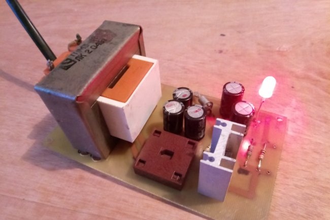Virtalähde zener-diodilla ja transistorilla