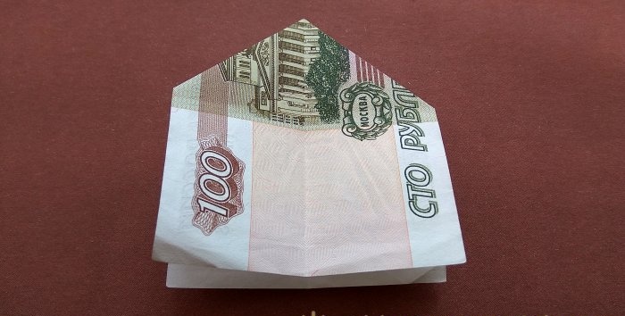 Modello piramidale origami fai-da-te
