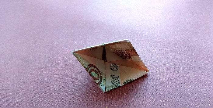 Modelul piramidei origami