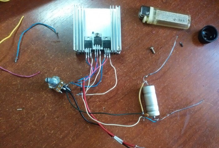Simple adjustable power supply on three LM317 chips
