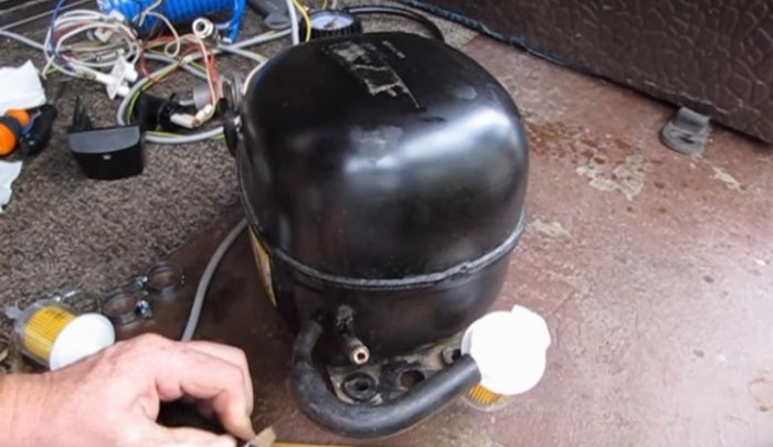 Kompresor z chladiča na hustenie pneumatík