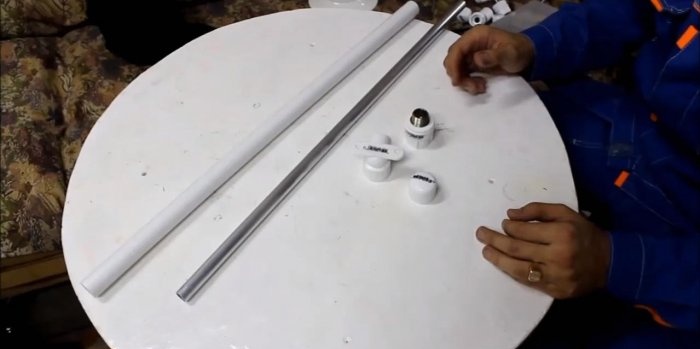 Kokoontaitettava pöytä PVC-putkista