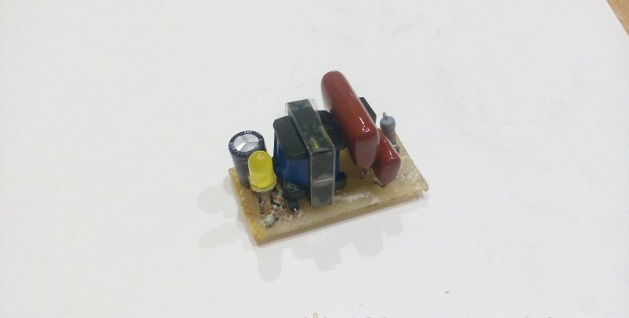 Enkel strömförsörjning för LED-remsa