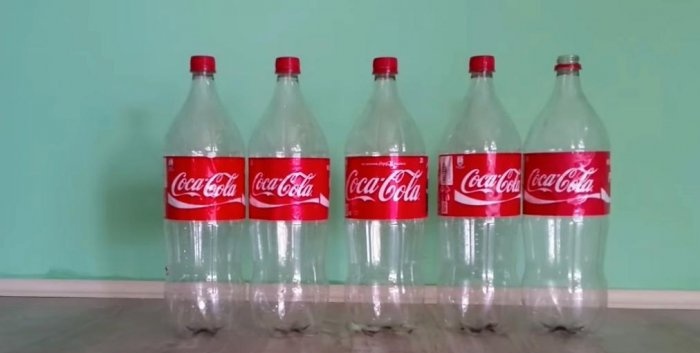 Scopa per bottiglie di plastica
