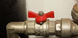 How to close a ball valve if it is jammed