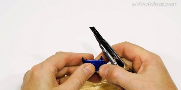 Nož za rezanje trake iz plastičnih boca