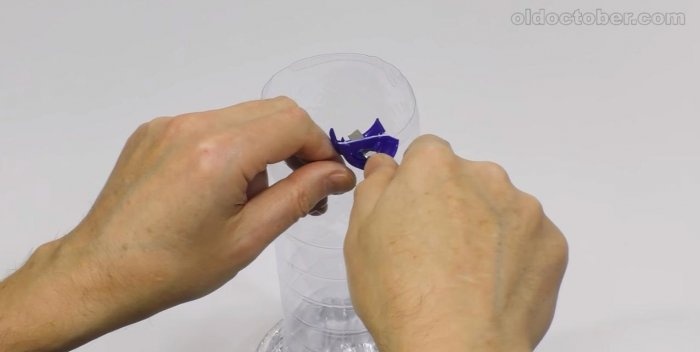 Plastik şişelerden bant kesmek için bıçak