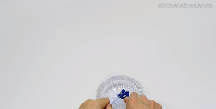 Ganivet per tallar cintes de ampolles de plàstic