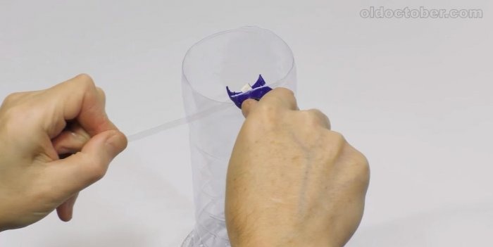 Kniv for å skjære tape fra plastflasker