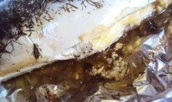 Pečená makrela pečená ve fólii v troubě