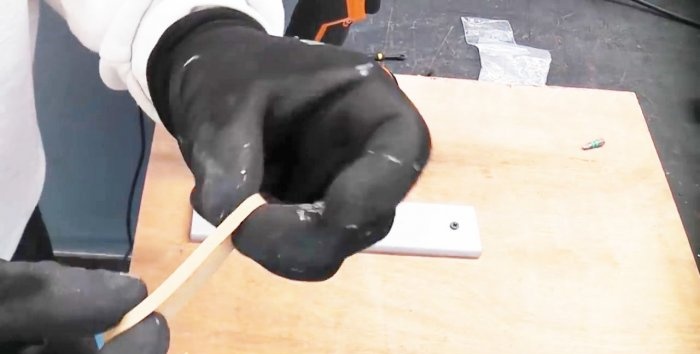 Πώς ξεβιδώνετε μια βίδα με επικάλυψη χρησιμοποιώντας μια πλεξούδα