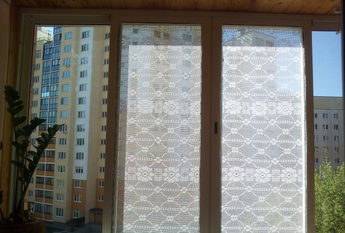 Cum să închideți rapid geamurile balconului cu tul