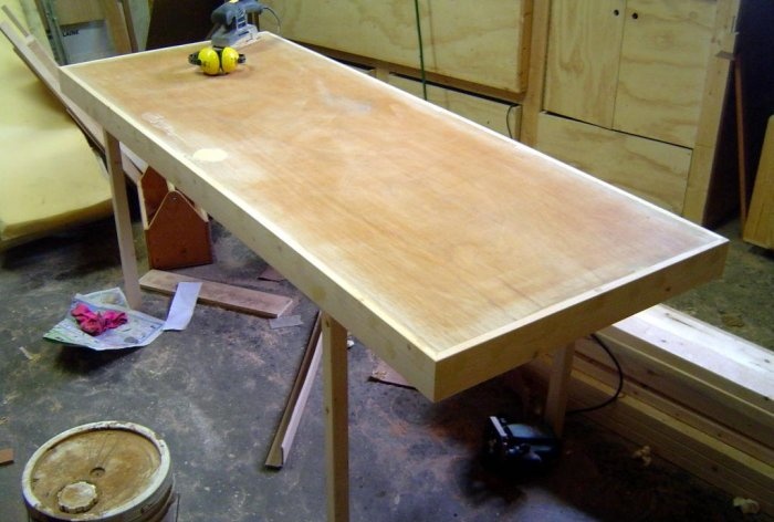 Como fazer uma mesa de uma porta velha