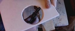Hur man skär ett hål i en kakelkvarn
