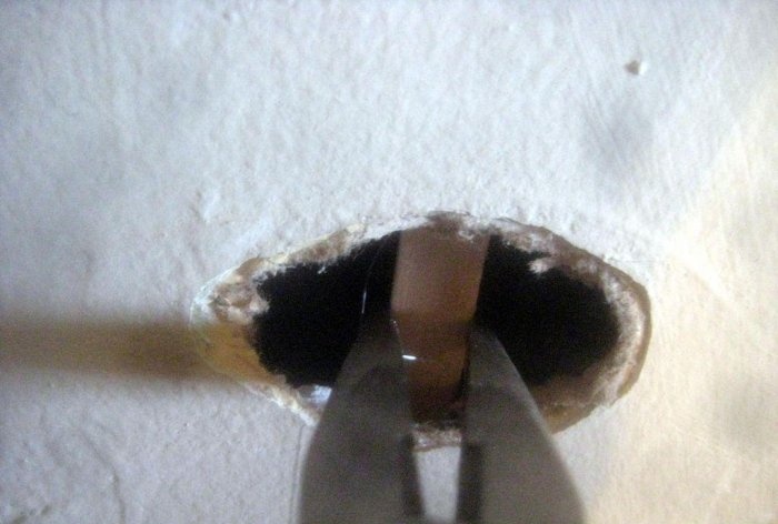 Kā noslēgt nelielu caurumu drywall