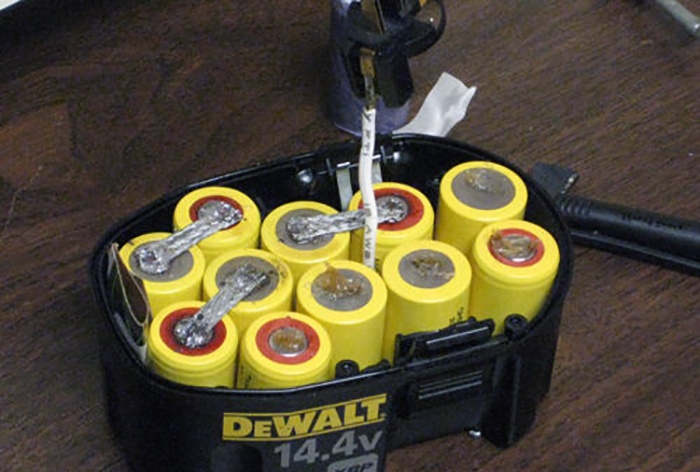 Kā atjaunot skrūvgrieža akumulatoru