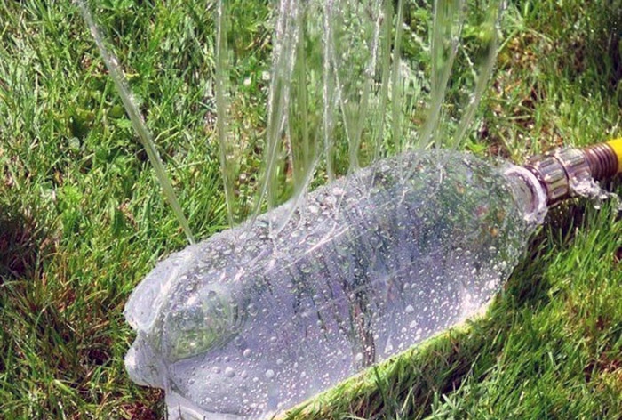 Neobična upotreba plastičnih boca u zemlji