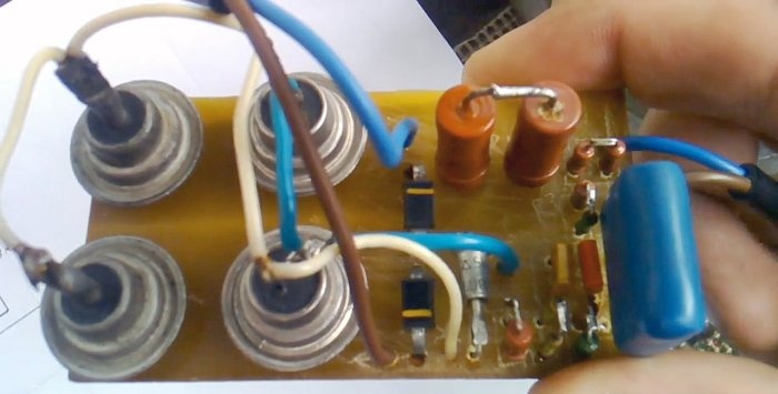 Spuštění třífázového motoru z jednofázové sítě bez kondenzátoru