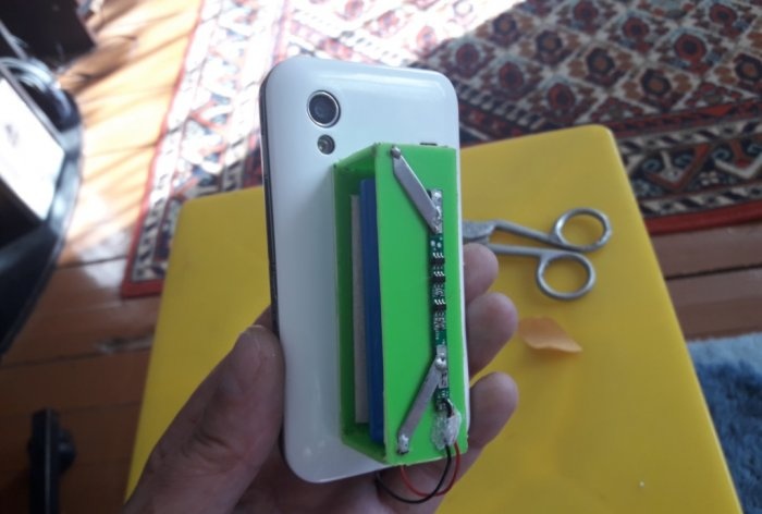 Bagaimana untuk memulihkan telefon pintar dengan bateri yang mati